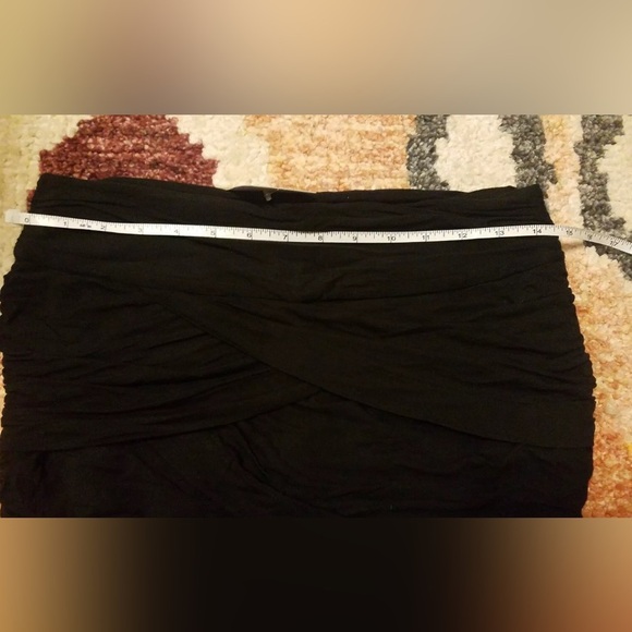 Really flattering! Anthropologie Leifsdottir Black Ruffled Ruched Skirt Sz 8 - Picture 6 of 7